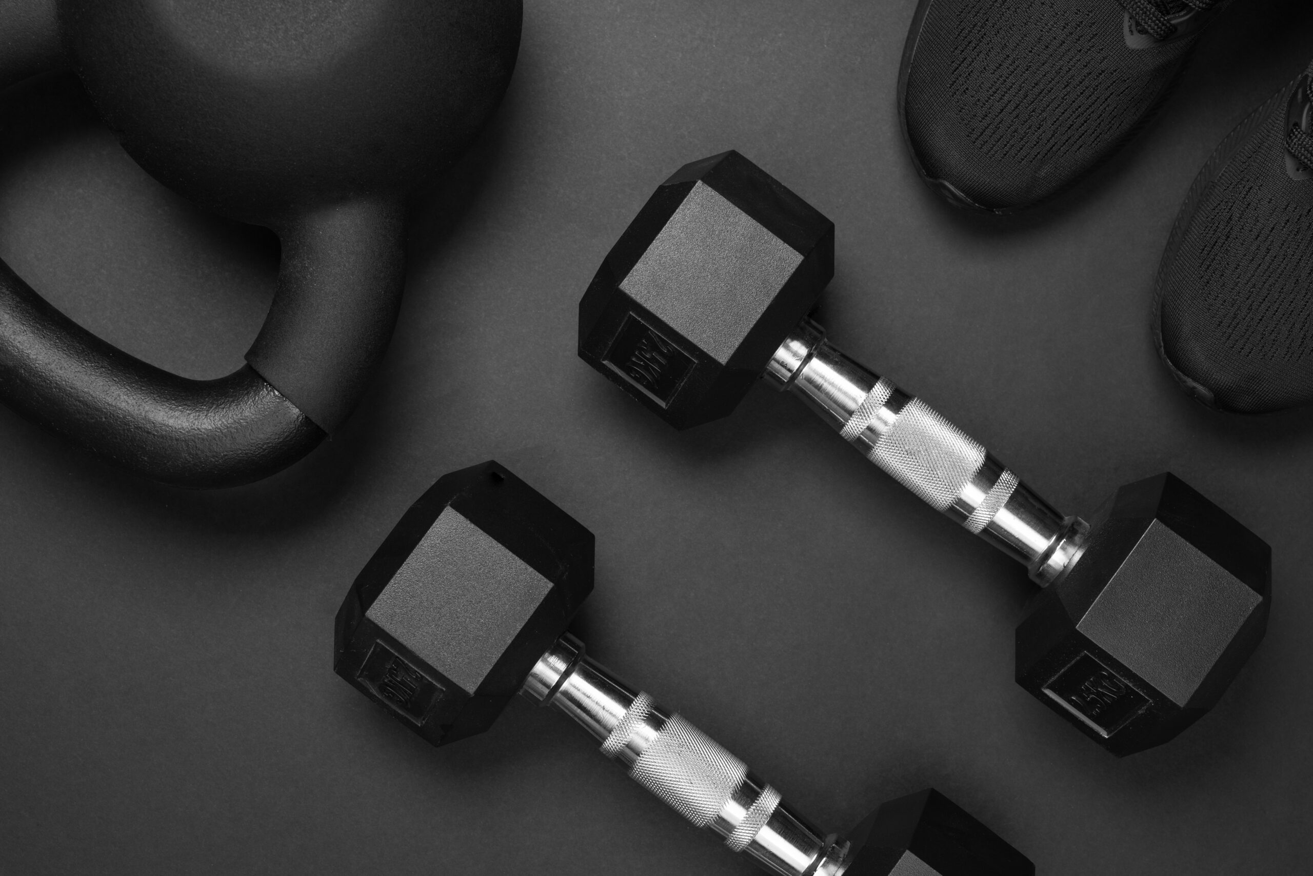 top-view-perfectly-ordered-fitness-items PROGRAMUL DE 3 - imagine 1